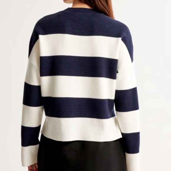 Abercrombie Sweater - Picture 3 of 5